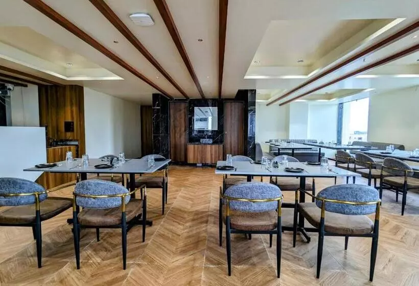 Hotelli Majestic By Nxtjen Hospitality