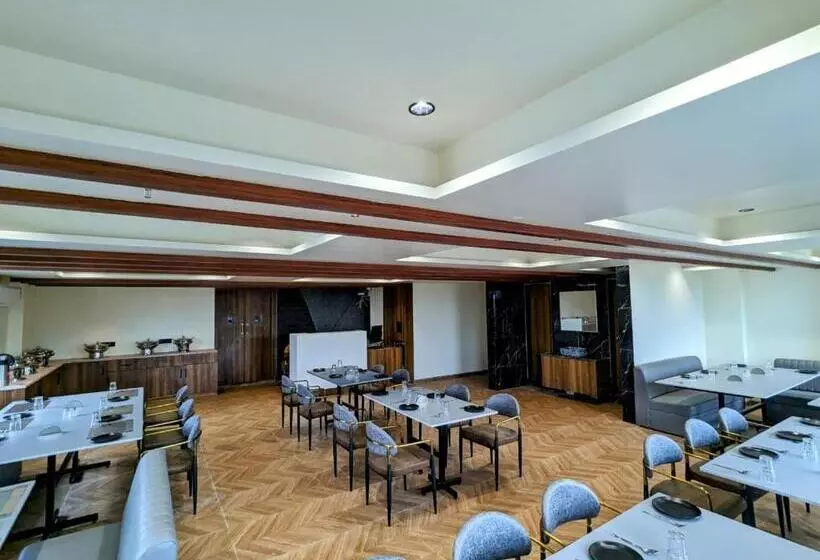 Hotelli Majestic By Nxtjen Hospitality