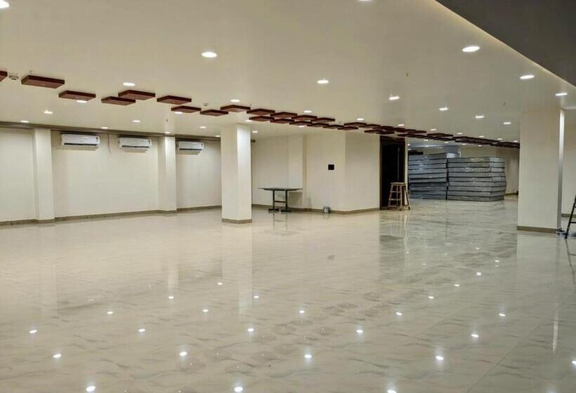 酒店 Majestic By Nxtjen Hospitality