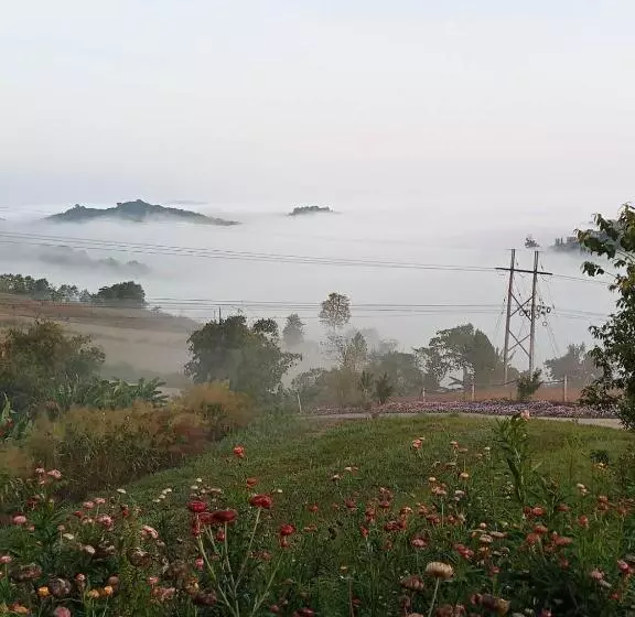 Hotelli Rai Saeng Tawan At Phu Thap Buek