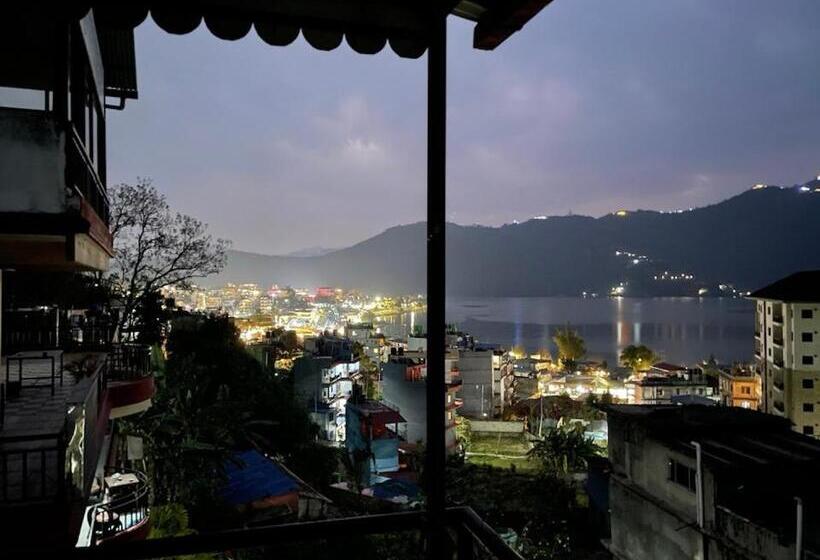 پانسیون Lake Forest Guest House And Restaurant