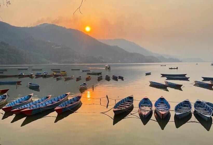 پانسیون Lake Forest Guest House And Restaurant