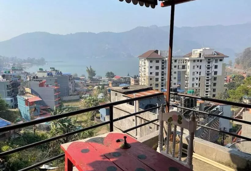 پانسیون Lake Forest Guest House And Restaurant