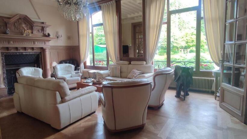 Pensiune Le Manoir De La Mantille   Plumetis