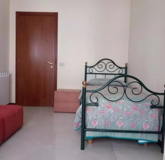 پانسیون Magnolia House