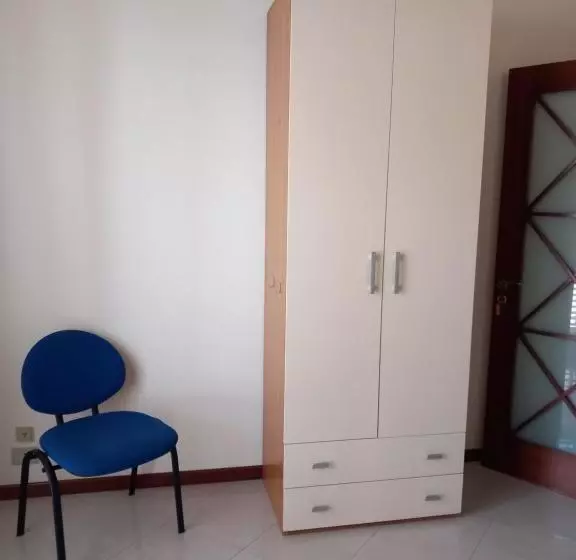 پانسیون Magnolia House