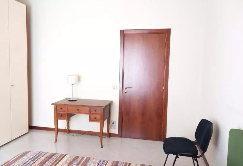 پانسیون Magnolia House