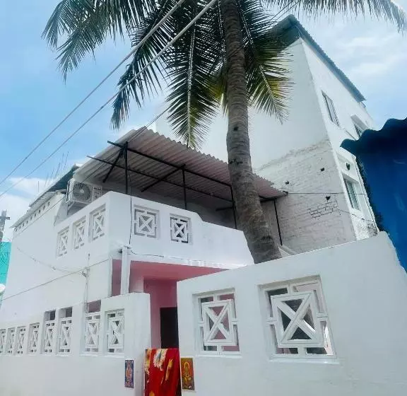 Majatalo Yogi Home Stay