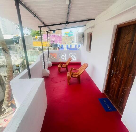 פנסיון Yogi Home Stay