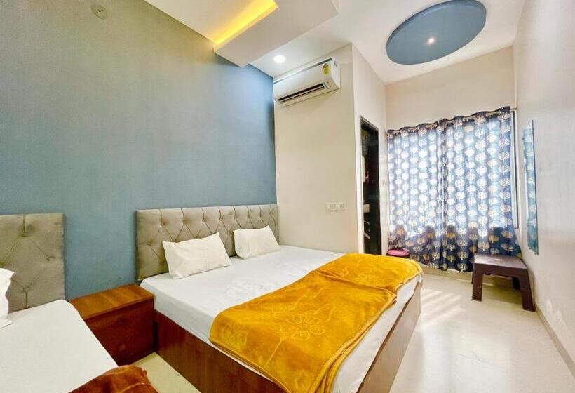 בית מלון כפרי Tirupati Inn ! Ujjain ! होटल तिरूपति इन తిరుపతి ఇన్ హోటల్ திருப்பதி இன் ஹோட்டல்fully Air Conditioned