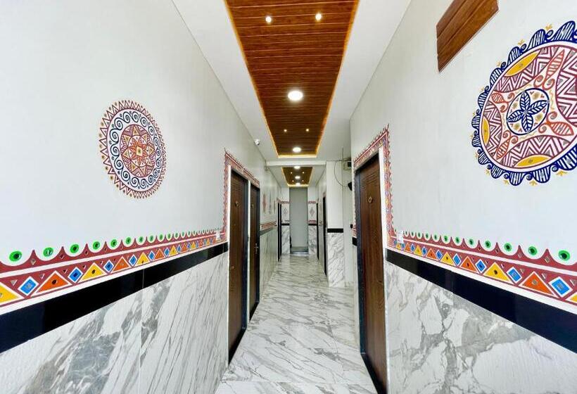 בית מלון כפרי Tirupati Inn ! Ujjain ! होटल तिरूपति इन తిరుపతి ఇన్ హోటల్ திருப்பதி இன் ஹோட்டல்fully Air Conditioned