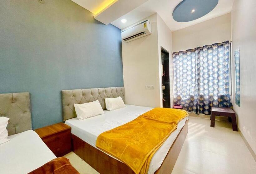 בית מלון כפרי Tirupati Inn ! Ujjain ! होटल तिरूपति इन తిరుపతి ఇన్ హోటల్ திருப்பதி இன் ஹோட்டல்fully Air Conditioned