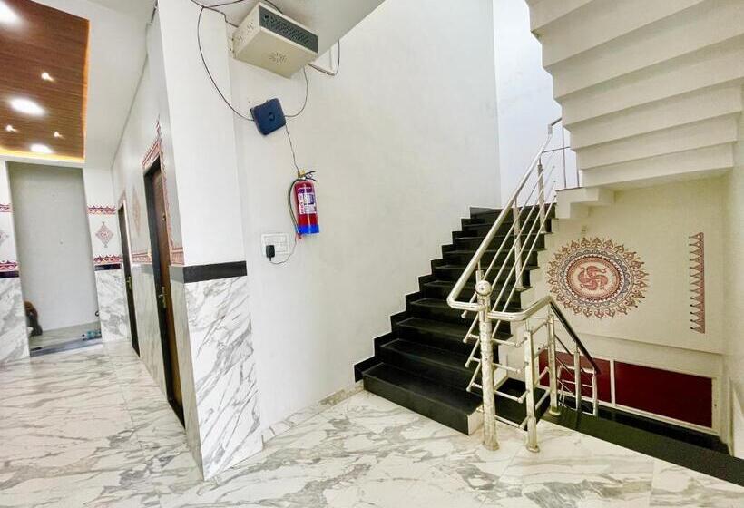 בית מלון כפרי Tirupati Inn ! Ujjain ! होटल तिरूपति इन తిరుపతి ఇన్ హోటల్ திருப்பதி இன் ஹோட்டல்fully Air Conditioned