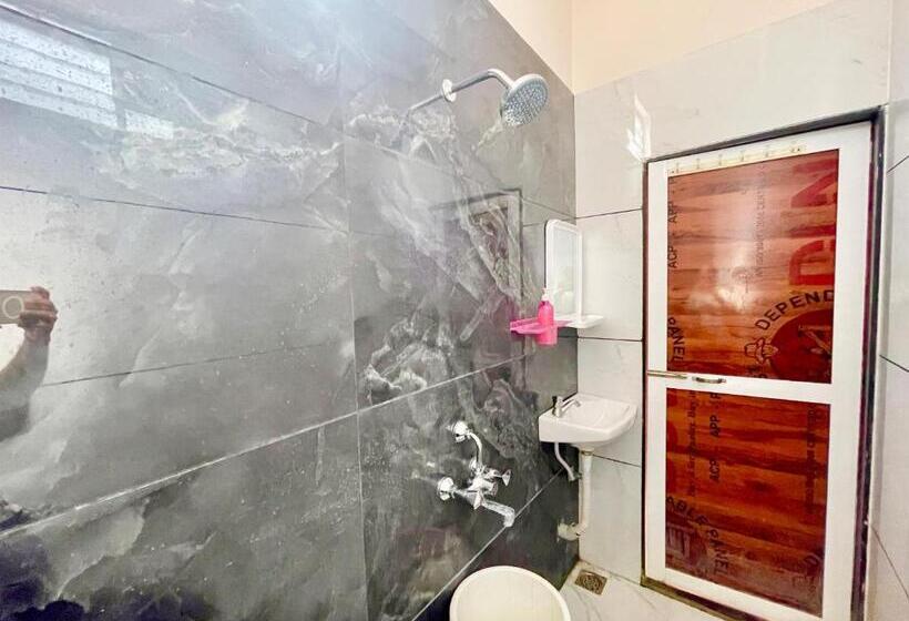 בית מלון כפרי Tirupati Inn ! Ujjain ! होटल तिरूपति इन తిరుపతి ఇన్ హోటల్ திருப்பதி இன் ஹோட்டல்fully Air Conditioned