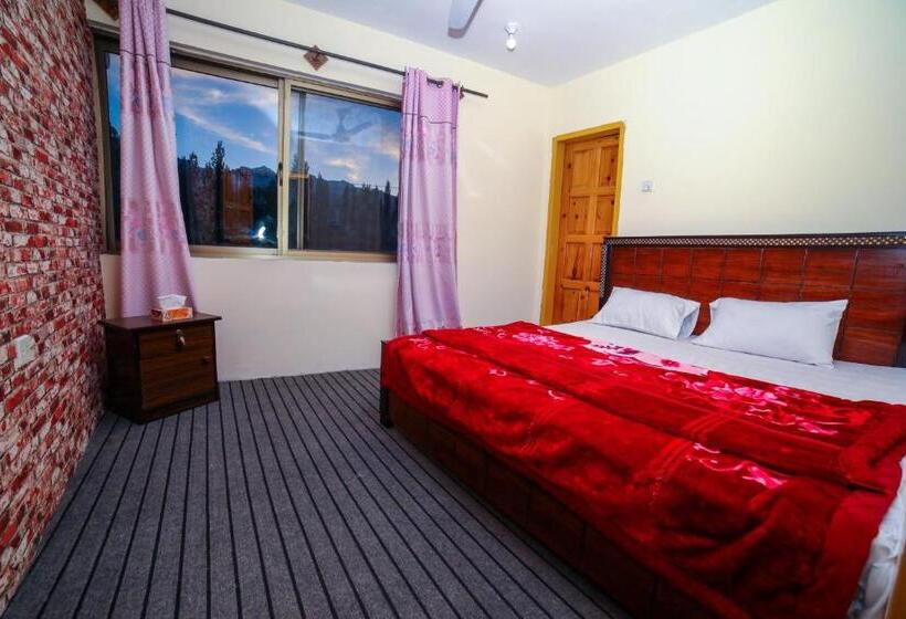 Yak Sarai Hotel & Restaurant