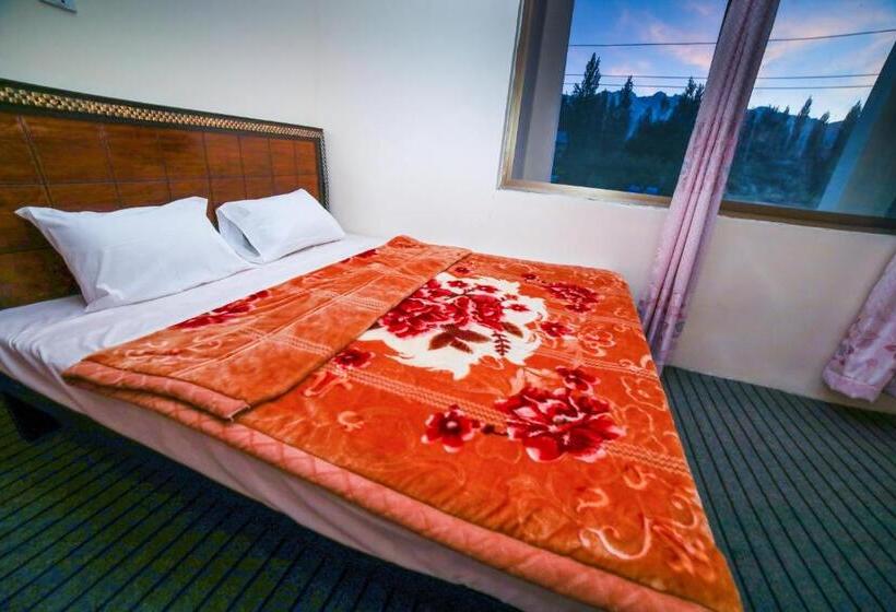 Yak Sarai Hotel & Restaurant