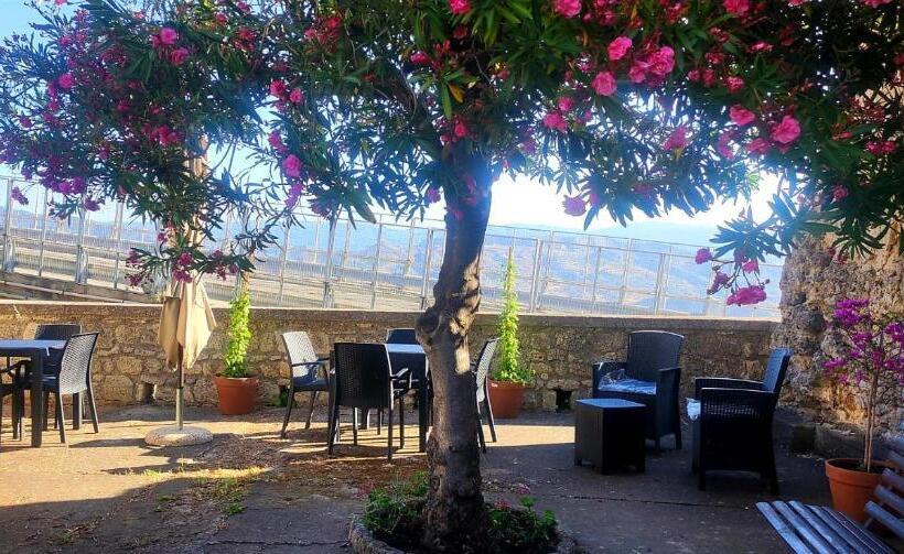 住宿加早餐  La Rosa Blu