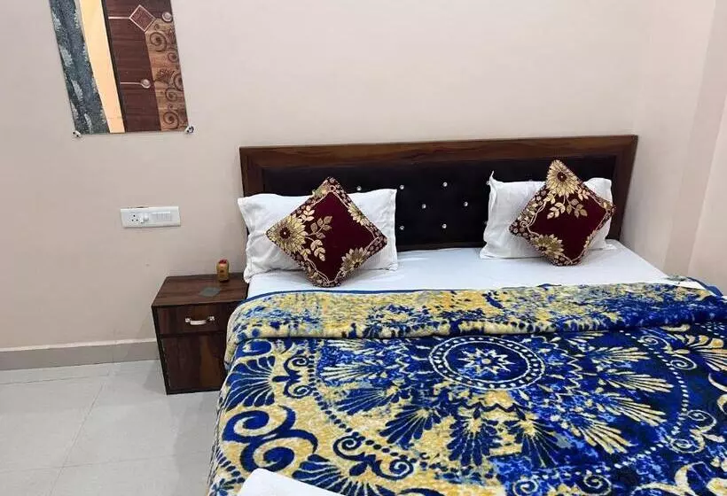 Aamiaismajoitus (B&B) R K Stay & Palace Near Ram Lalla Temple   800 Meter Ayodhya