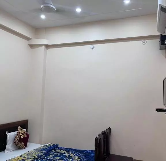 Aamiaismajoitus (B&B) R K Stay & Palace Near Ram Lalla Temple   800 Meter Ayodhya