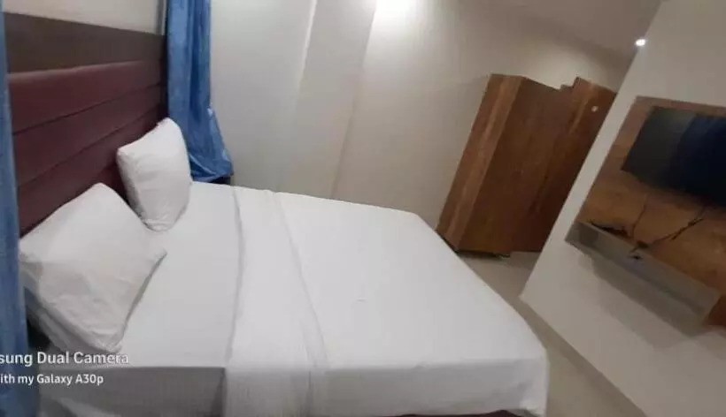 Aamiaismajoitus (B&B) R K Stay & Palace Near Ram Lalla Temple   800 Meter Ayodhya