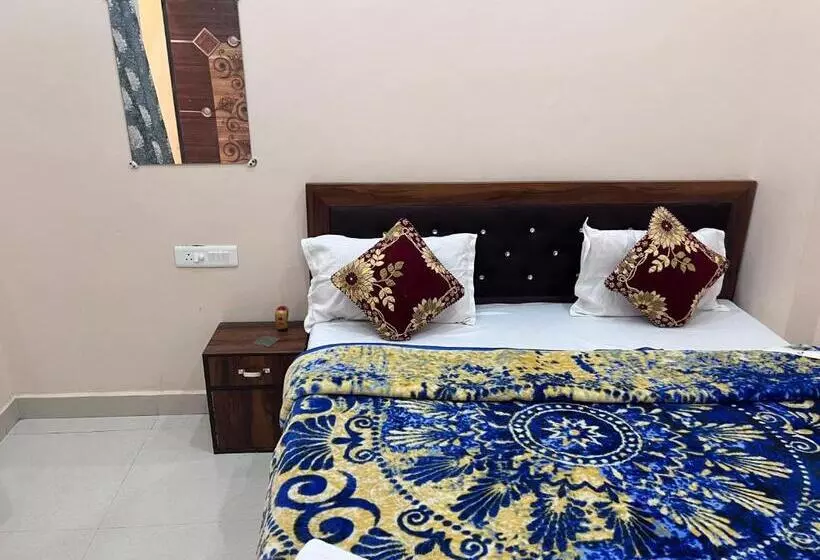 Aamiaismajoitus (B&B) R K Stay & Palace Near Ram Lalla Temple   800 Meter Ayodhya