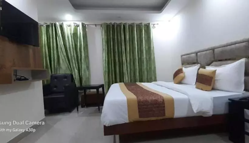 Aamiaismajoitus (B&B) R K Stay & Palace Near Ram Lalla Temple   800 Meter Ayodhya