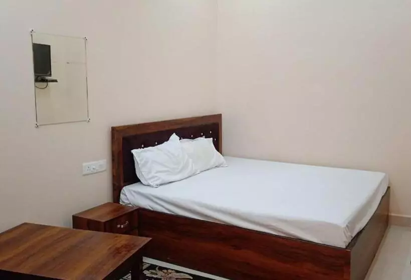 Aamiaismajoitus (B&B) R K Stay & Palace Near Ram Lalla Temple   800 Meter Ayodhya