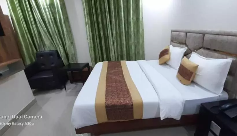 Aamiaismajoitus (B&B) R K Stay & Palace Near Ram Lalla Temple   800 Meter Ayodhya