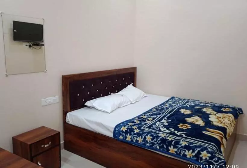Aamiaismajoitus (B&B) R K Stay & Palace Near Ram Lalla Temple   800 Meter Ayodhya