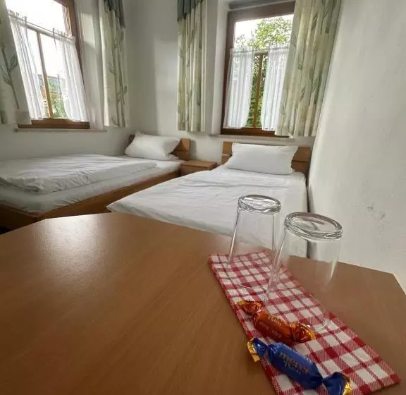 Hotelli Dorfschänke Kreuz