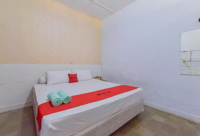 Hotelli Reddoorz At House Of Dirga Cisarua Puncak