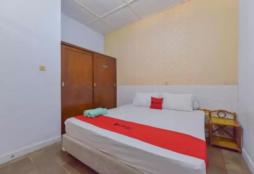 Hotelli Reddoorz At House Of Dirga Cisarua Puncak