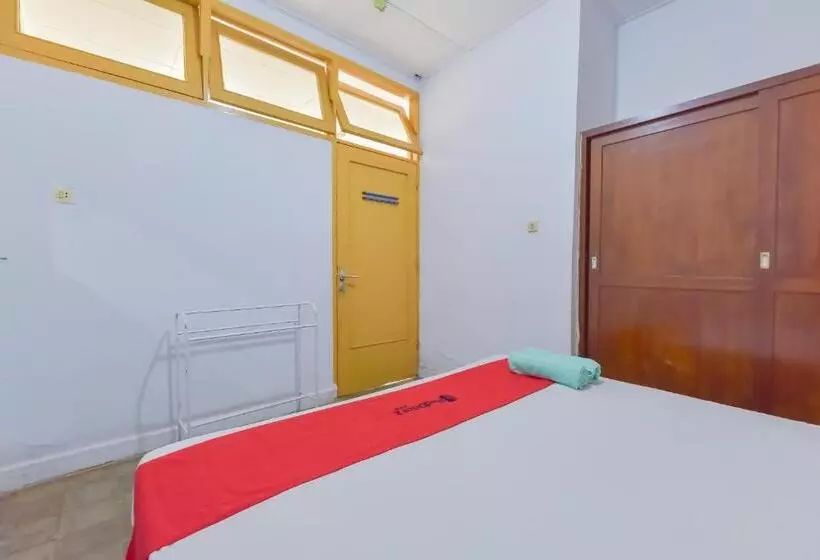 Hotelli Reddoorz At House Of Dirga Cisarua Puncak