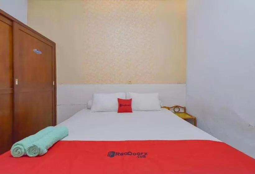 Hotelli Reddoorz At House Of Dirga Cisarua Puncak
