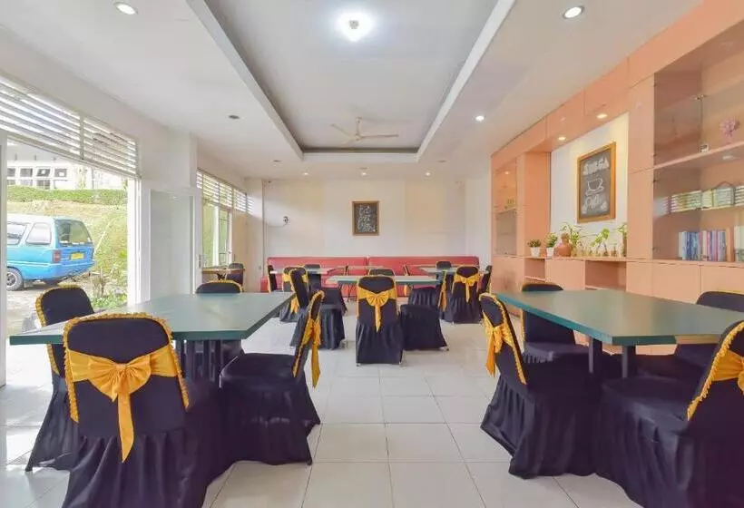 Hotelli Reddoorz At House Of Dirga Cisarua Puncak