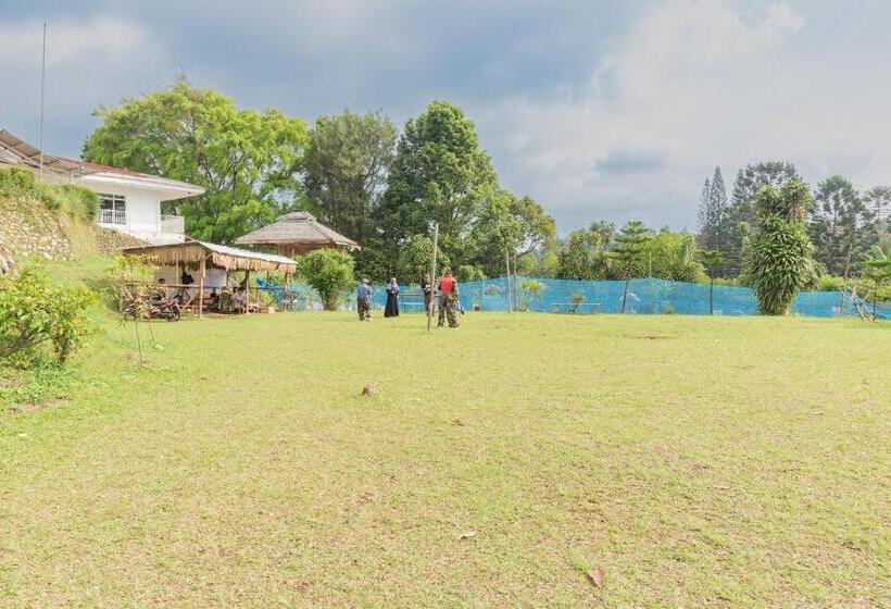 ホテル Reddoorz At House Of Dirga Cisarua Puncak