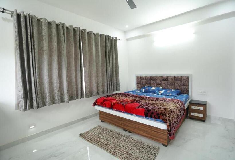 Hotel The Salan Heights