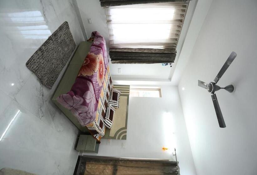 Hotel The Salan Heights