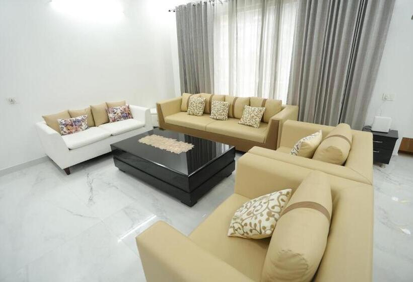 Hotel The Salan Heights