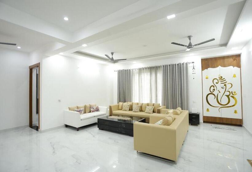 Hotel The Salan Heights