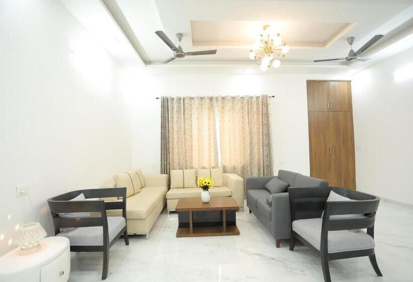 Hotel The Salan Heights