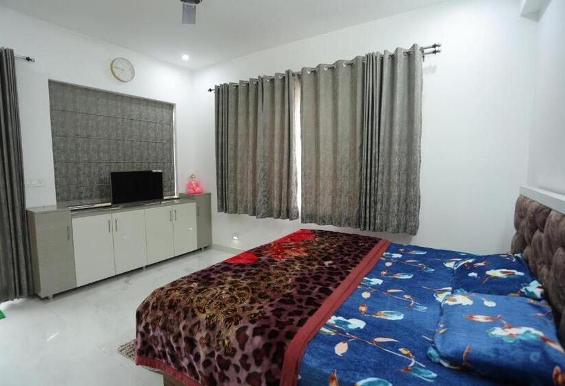 Hotel The Salan Heights