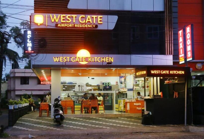 בית מלון כפרי West Gate Airport Residency