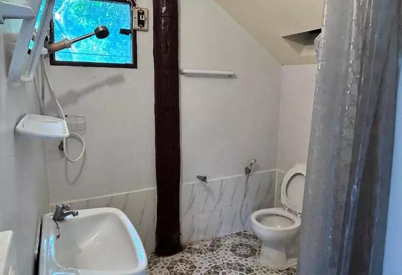 Majatalo Giant Guesthouse