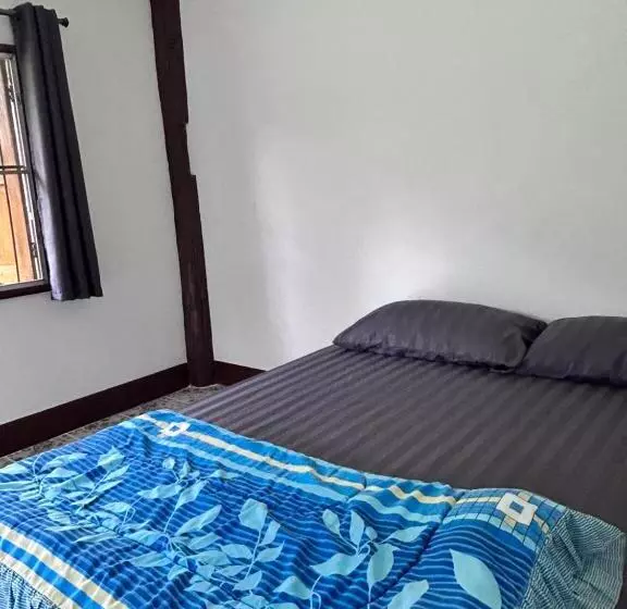 Majatalo Giant Guesthouse