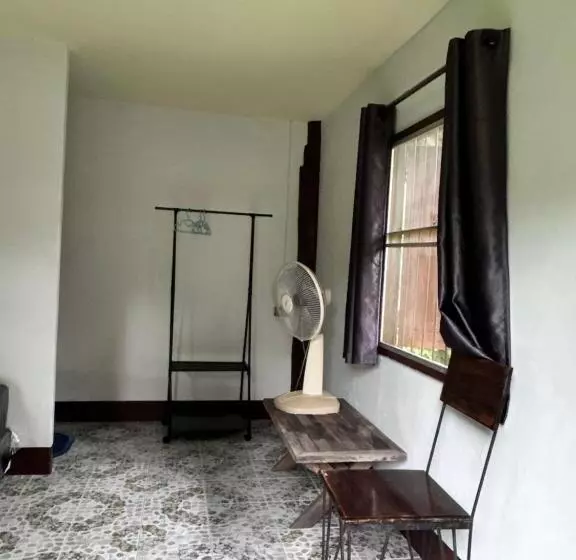 Majatalo Giant Guesthouse