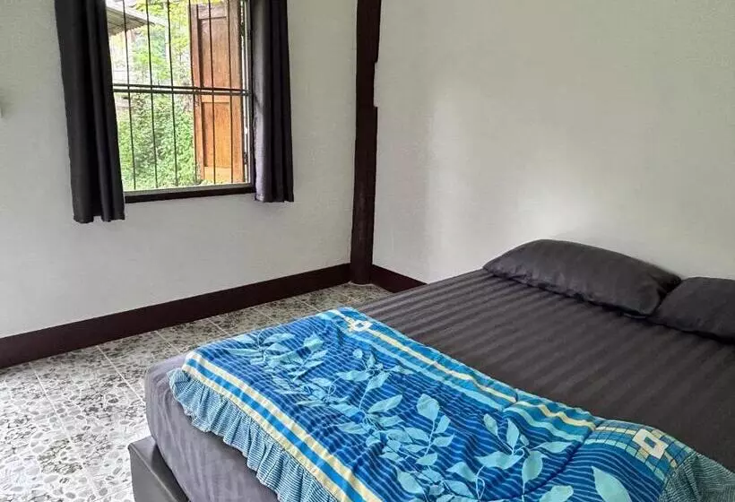 Majatalo Giant Guesthouse