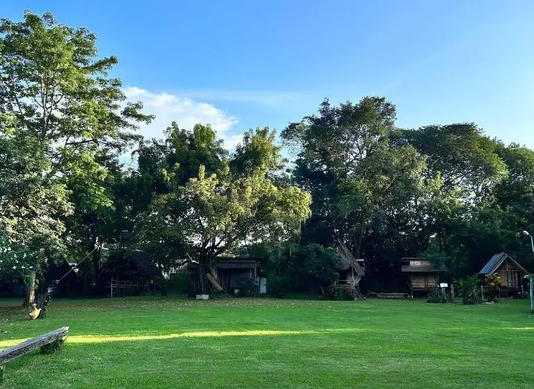 Majatalo Giant Guesthouse