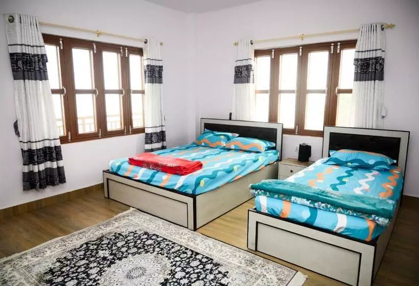 پانسیون Pari Ghar