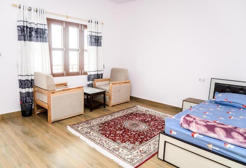 پانسیون Pari Ghar